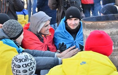 На Евромайдане - более 12 тысяч митингующих