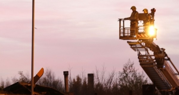 Падение вертолета на паб в Шотландии: Число жертв увеличилось до восьми