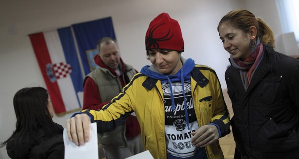 Хорваты проголосовали против однополых браков 