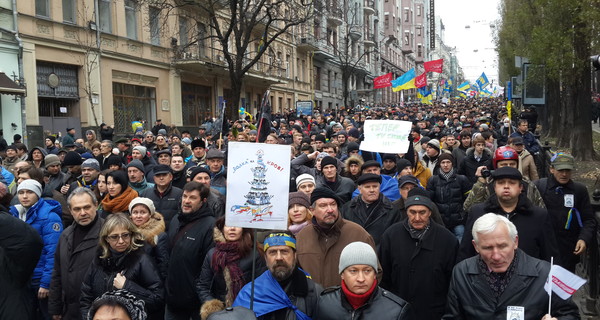 На центральных станциях метро образовались пробки