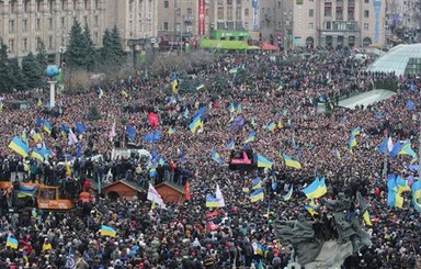 Митингующих в здании Киевсовета выгоняют на Майдан