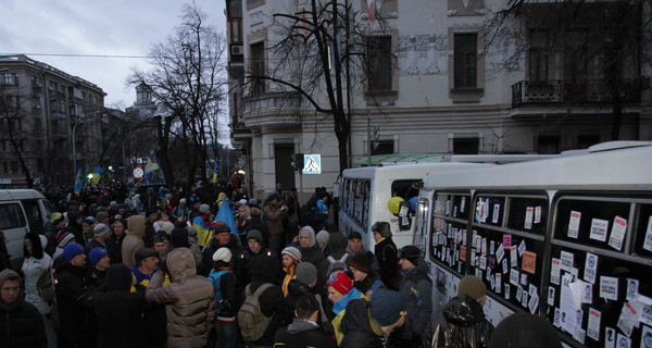 В МВД уверяют, что у задержанного активистами работника УГО на Печерске пистолета не было