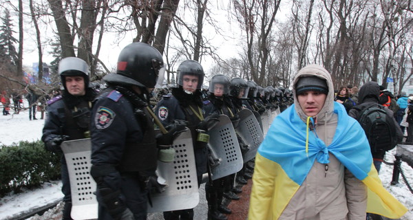 МВД: во время массовых акций боевое оружие не используется