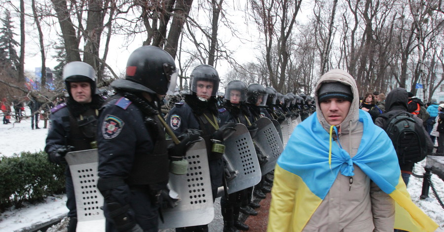 МВД: во время массовых акций боевое оружие не используется