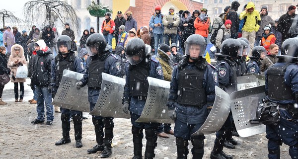 Митингующие на Крещатике взяли 