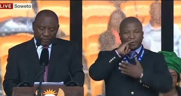 Скандал в ЮАР: Сурдопереводчик на панихиде по Манделе не знал языка глухонемых