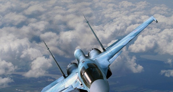 В Китае истребитель разбился, врезавшись в гору