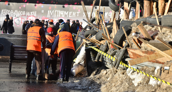 На Евромайдане объявили войну мусору