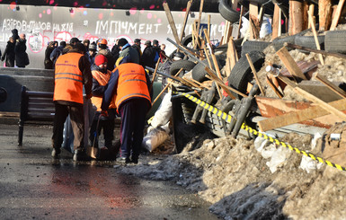 На Евромайдане объявили войну мусору