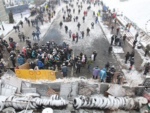 На Евромайдане решили бороться с пьянством 