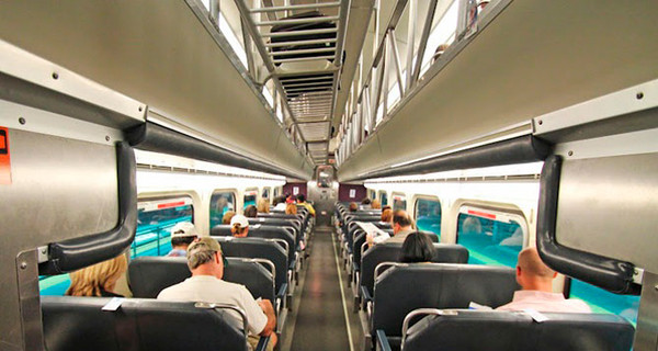 В Нью-Йорке 800 пассажиров оказались в застрявшем поезде