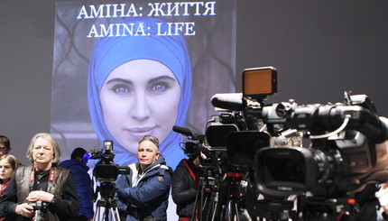 Фотовыставка памяти Амины Окуевой открылась в Днепре