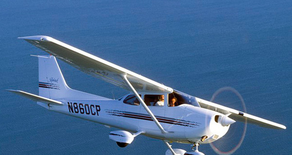 В США на жилые кварталы упал самолет