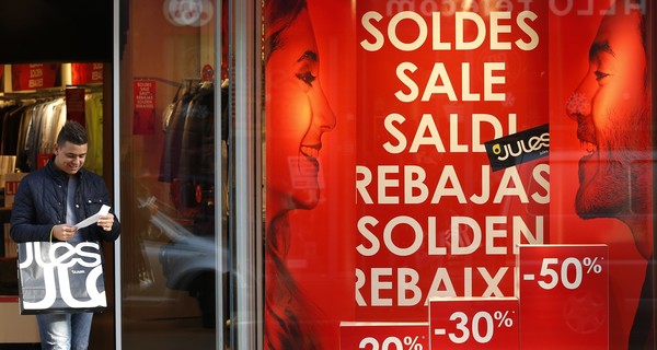 В Бельгии покупатели разделись до трусов, чтобы получить товар бесплатно