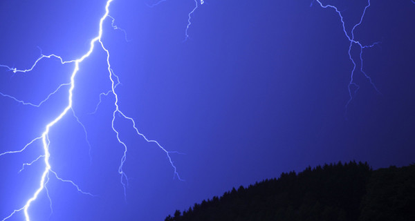 Молнии парализовали работу брюссельского аэропорта