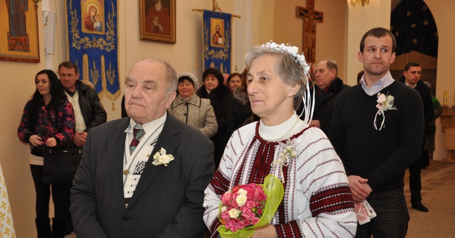 Во Львове обвенчались 70-летние одинокие пенсионеры