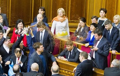 Боевое крещение парламентских новичков: у Поплавского тряслись руки, а Пилипишина подсадили к 