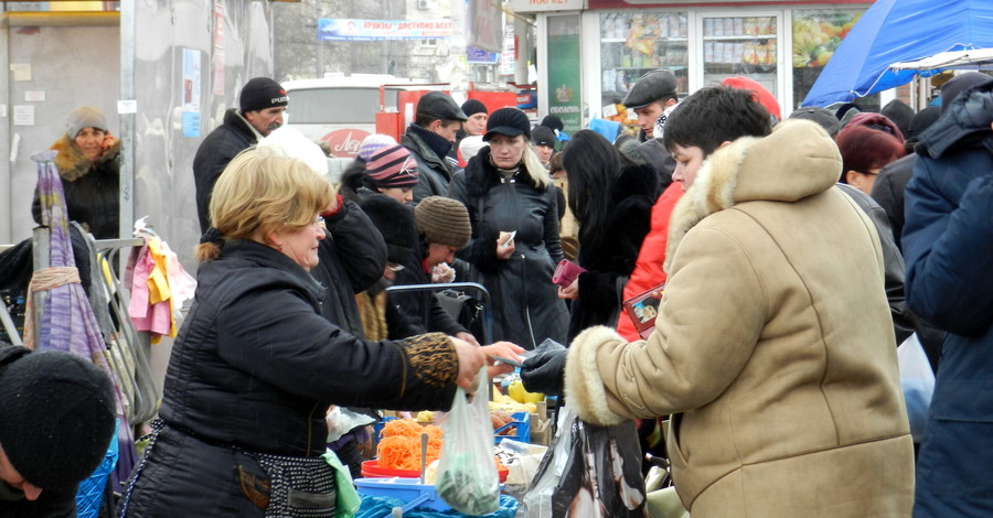 Бороться со стихийной торговлей в Евпатории будут охранные агентства