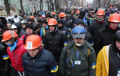 Депутаты запретили митинговать в касках и масках