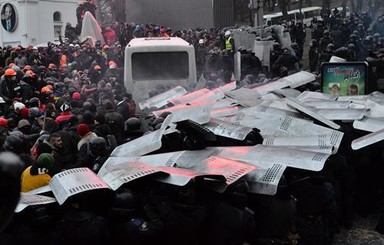 ГПУ: Первого погибшего сначала отнесли в Дом профсоюзов, а затем в Академию наук