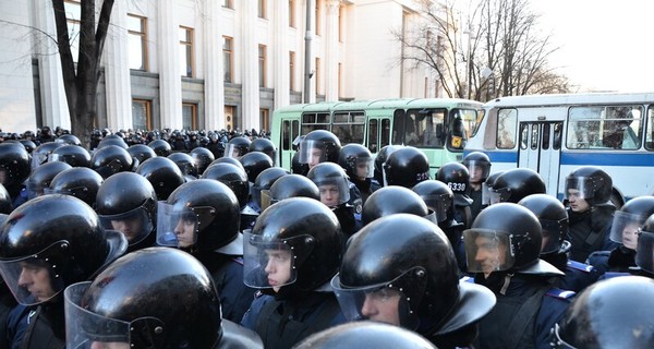 На Грушевского начался штурм