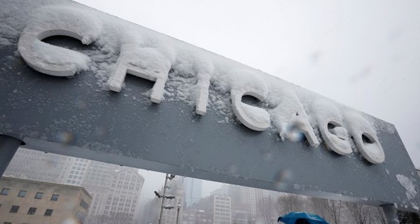Из-за сильных снегопадов в США снова отменили тысячи авиарейсов