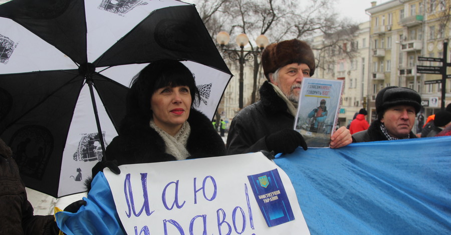 Неизвестные напали на евромайдан и милицию в Донецке