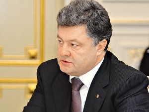 Порошенко пообещал отремонтировать брусчатку на Грушевского