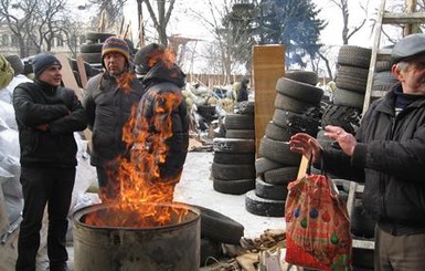 Во Львове в захваченном здании обладминистрации обустроили пункт обогрева