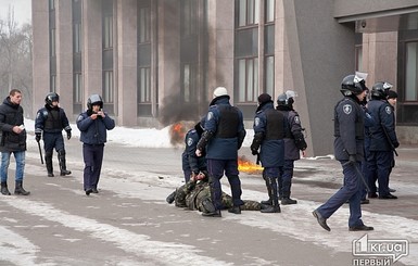 В Кривом Роге от взрыва пострадали милиционеры, охранявшие горсовет