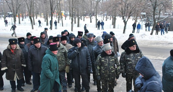 В Луганске милиция взяла под надзор продажу пиротехники и бейсбольных бит