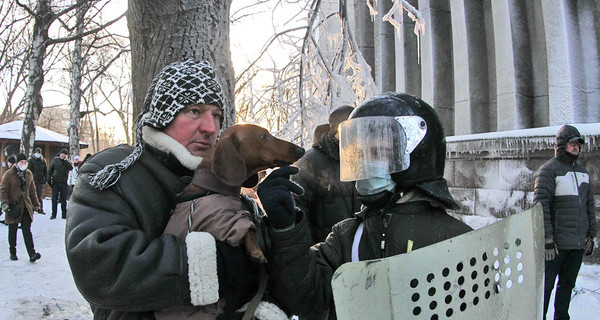 Последствия штурма ОГА: Милиция собрана со всей области, медики - в боевой готовности