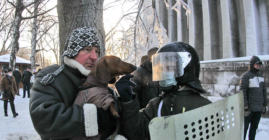 Последствия штурма ОГА: Милиция собрана со всей области, медики - в боевой готовности