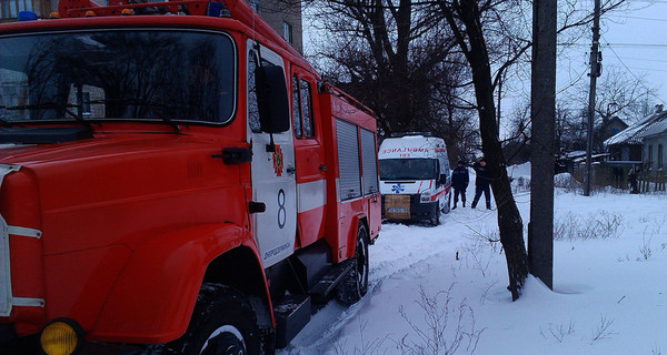 В плену снега и мороза: В больницу - на пожарной машине, хлеб в магазины - на танке