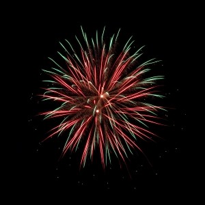Китай встречает год лошади грохотом петард