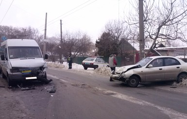 В Запорожье в ДТП с маршруткой пострадали три человека