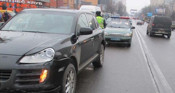 В Киеве Porsche Cayenne задавил женщину