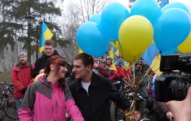 В Харькове поженилась первая пара революционеров