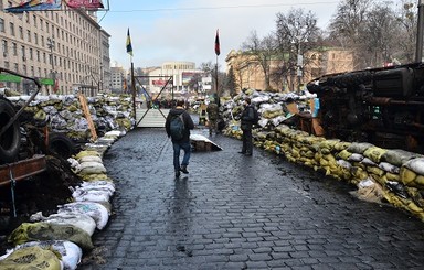 Автомобильного движения на Грушевского до сих пор нет