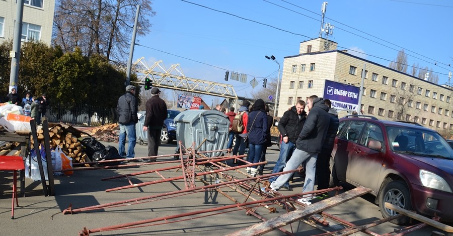 Отряды самообороны взяли под контроль все аэропорты Киева 