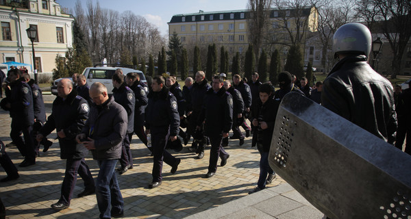 Митингующие перемирию не рады? 