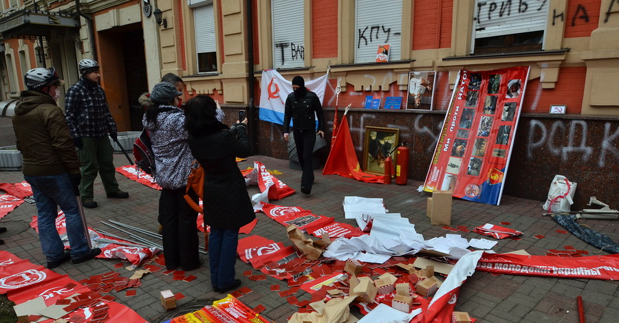 Правый сектор вломился в главный офис КПУ