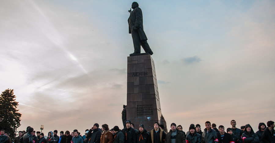 Запорожье революционное: губернатор – в отставке, на улицах – ночные патрули 