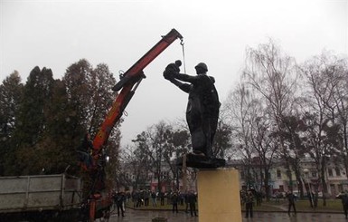 Во Львовской области памятник 