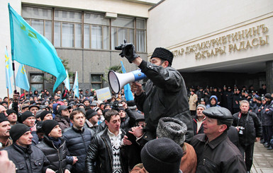 На митинге в Крыму умер человек