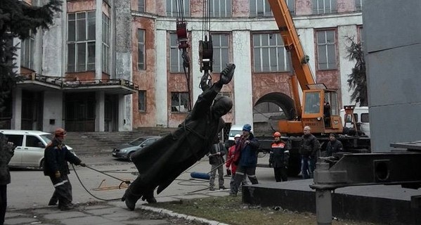 В Днепропетровске памятник революционеру №1 взяли под охрану заводчане