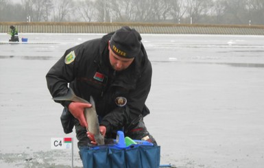 На чемпионате мира украинский рыболовов оторвал голову трехкилограммовому лещу