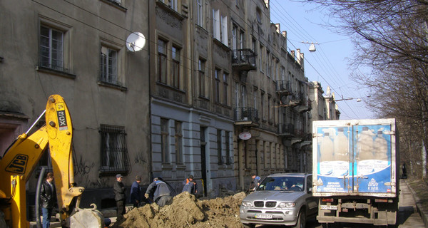 80-летний водопровод в центре заменят пластиковым