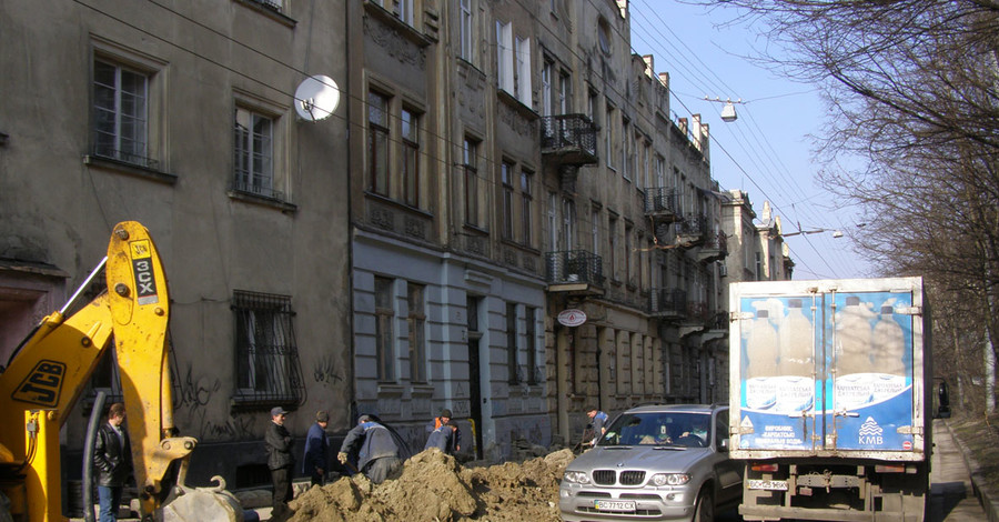 80-летний водопровод в центре заменят пластиковым