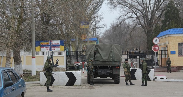 В Крыму продолжают блокировать украинские воинские части